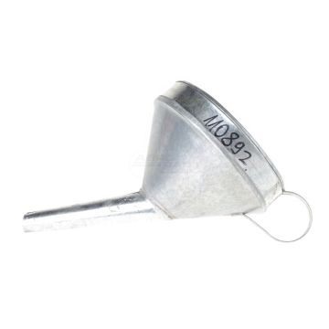 Velký, zakřivený kovový trychtýř