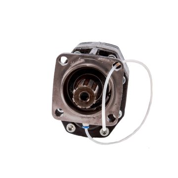 Hydraulic pump left, output 82l/min.