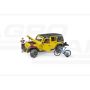 Jeep Wrangler Rubicon s figúrkou cyklistu a horským bicyklom Bruder 02543